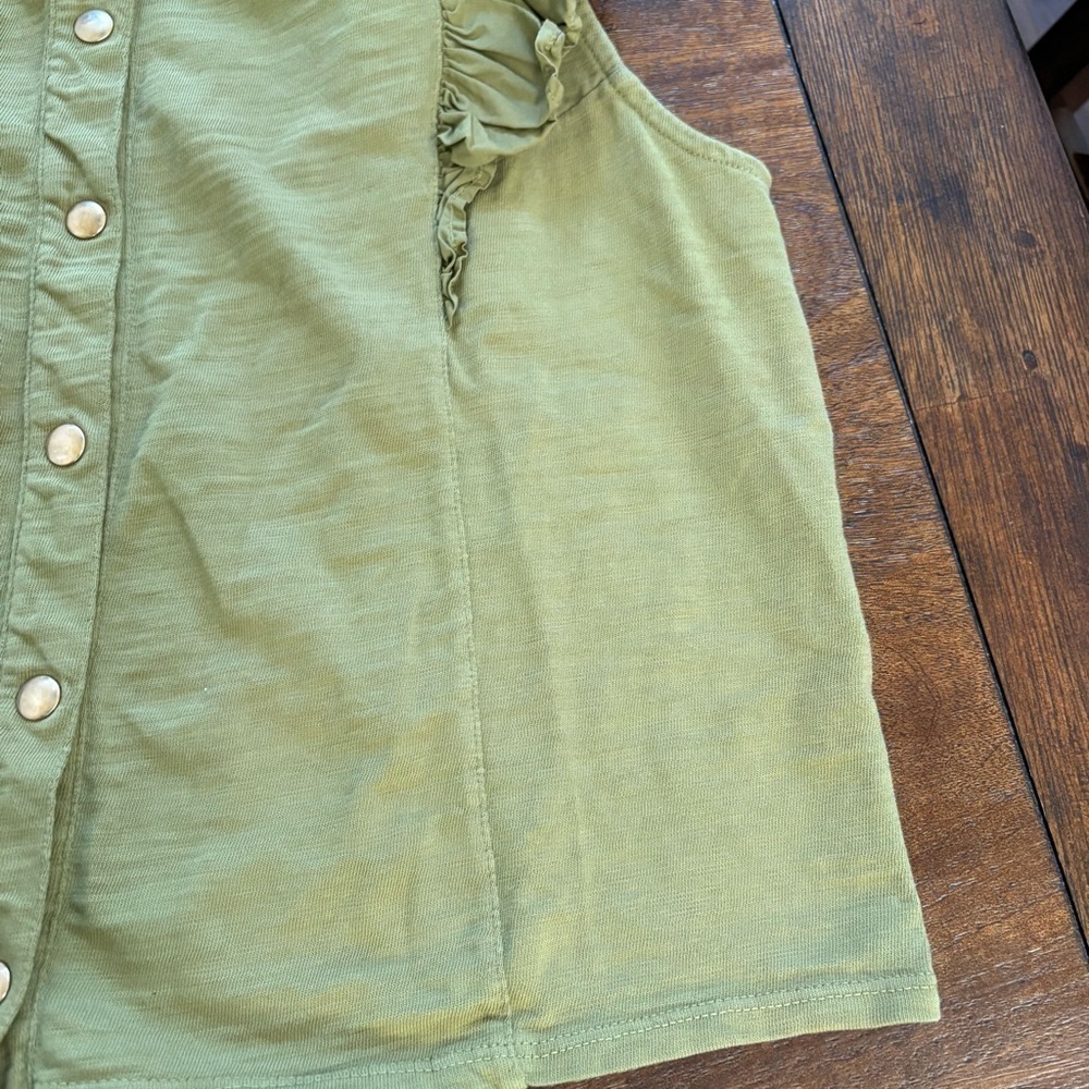 Nation LTD Archer Ruffle Sleeve Top Button Down Sleeveless Shirt Olive Green M - Picture 4 of 12